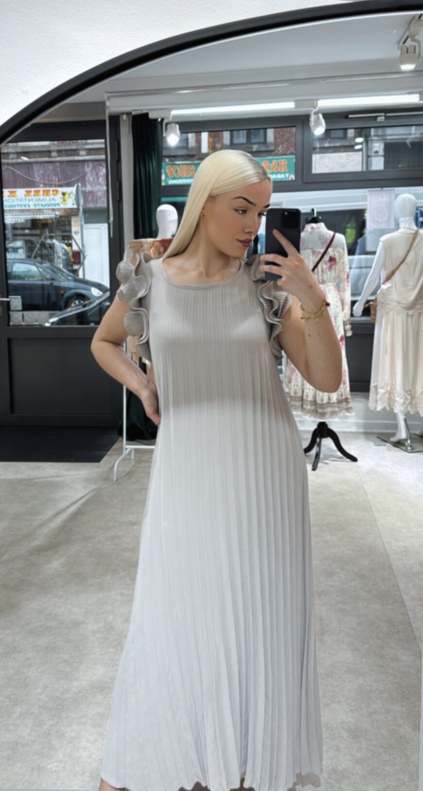 Robe plissé
Taupe