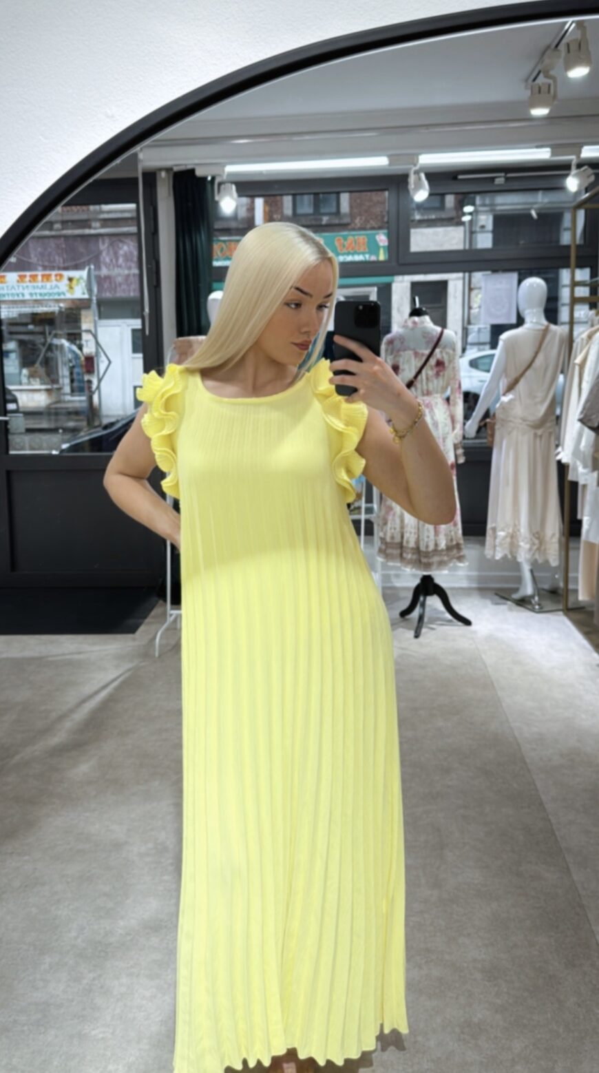 Robe plissé
Jaune
