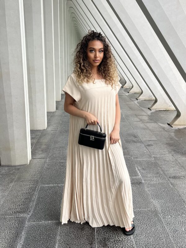 Robe Amira